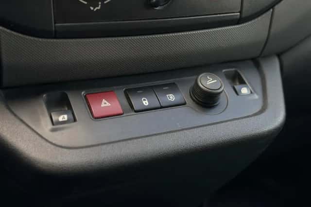 Peugeot Partner (2012) thumbnail 19