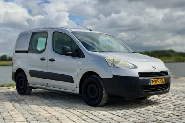 Peugeot Partner (2012) thumbnail 3