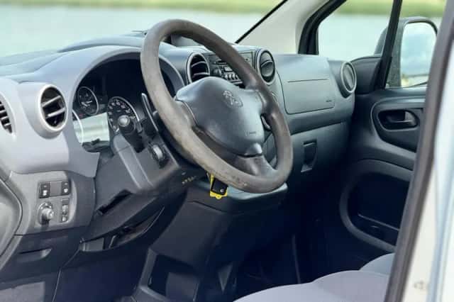 Peugeot Partner (2012) thumbnail 10