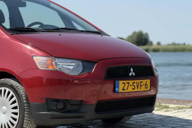 Mitsubishi Colt (2011) thumbnail 2