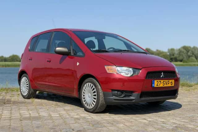 Mitsubishi Colt (2011) thumbnail 3