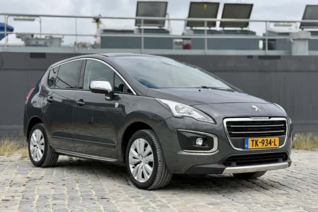 Peugeot 3008 (2015) thumbnail 3
