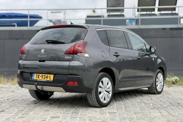 Peugeot 3008 (2015) thumbnail 5