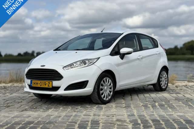 Ford Fiesta (2015) thumbnail 1