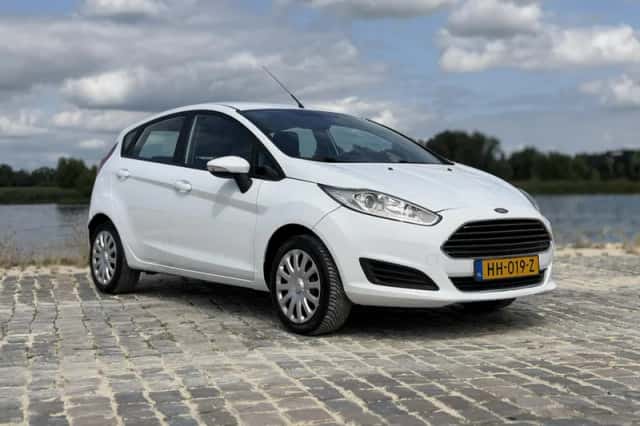 Ford Fiesta (2015) thumbnail 2