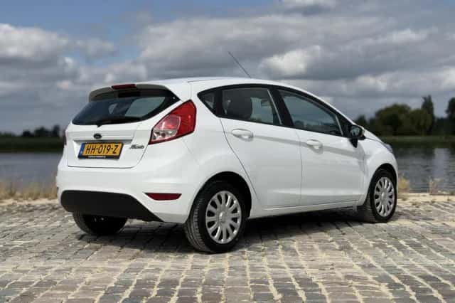Ford Fiesta (2015) thumbnail 3