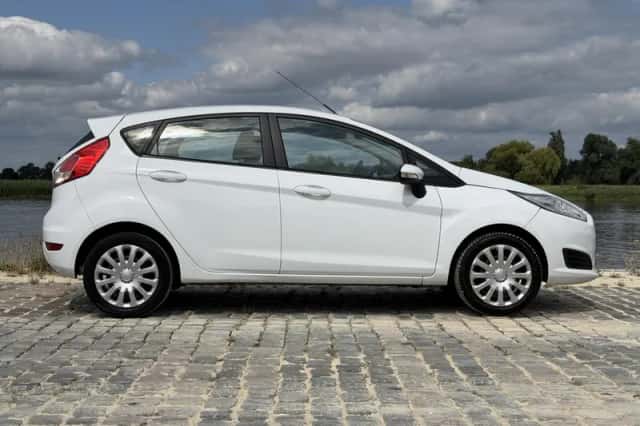 Ford Fiesta (2015) thumbnail 4