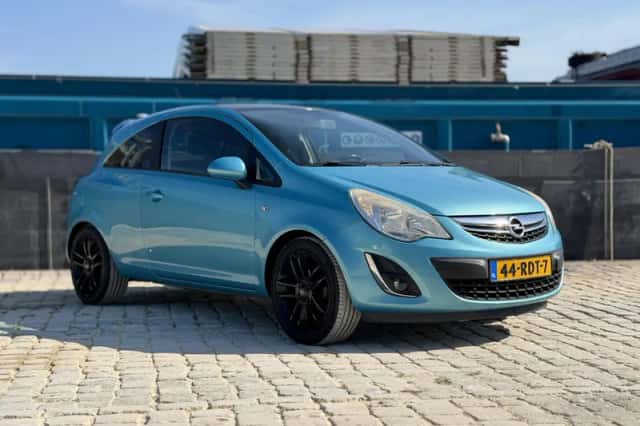 Opel Corsa (2011) thumbnail 3