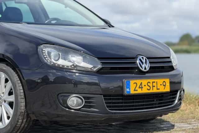 Volkswagen Golf (2011) thumbnail 2