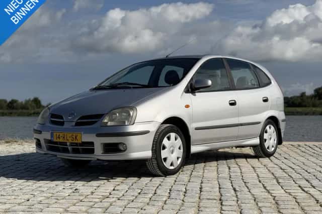 Nissan Almera Tino (2005) thumbnail 1