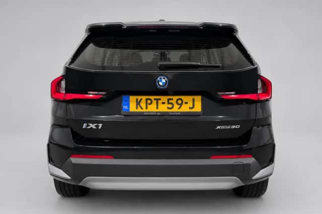 BMW iX1 (2023) thumbnail 4