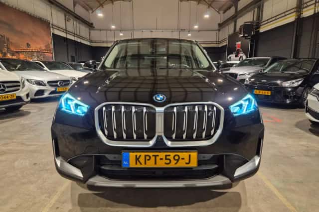 BMW iX1 (2023) thumbnail 5