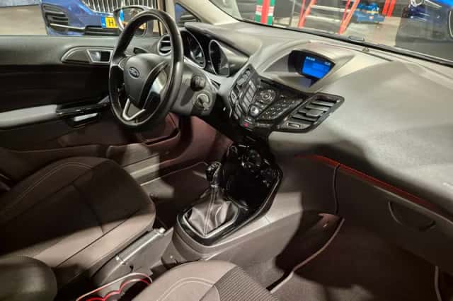 Ford Fiesta (2016) thumbnail 6