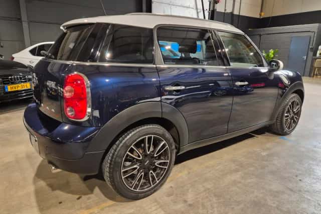MINI Countryman (2015) thumbnail 3