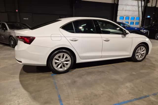 Škoda Octavia (2024) thumbnail 3