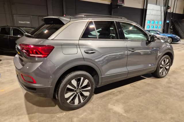 Volkswagen T-Roc (2025) thumbnail 3