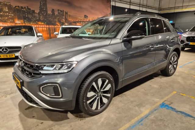 Volkswagen T-Roc (2025) thumbnail 6