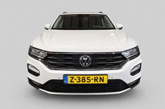 Volkswagen T-Roc (2021) thumbnail 4