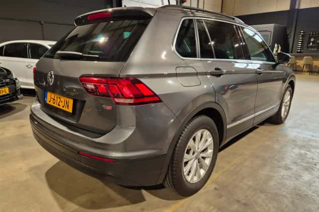 Volkswagen Tiguan (2017) thumbnail 3