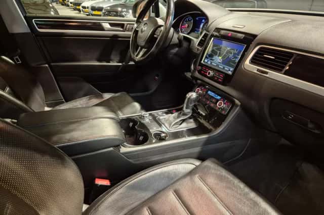 Volkswagen Touareg (2011) thumbnail 5