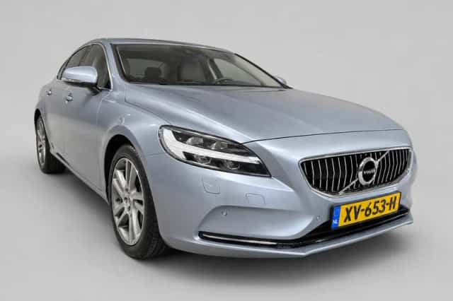 Volvo V40 (2017) thumbnail 1