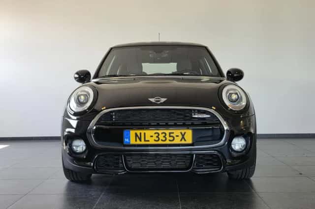 MINI Cooper (2017) thumbnail 3