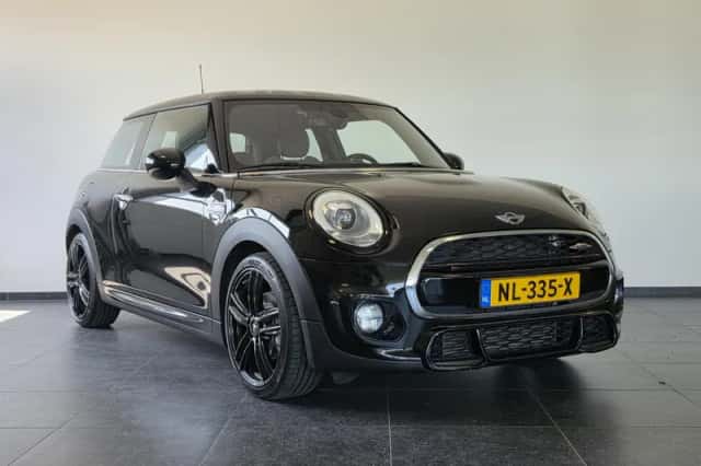 MINI Cooper (2017) thumbnail 4
