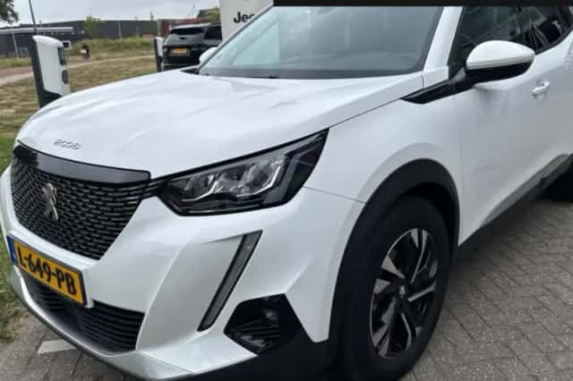 Peugeot 2008 (2021) thumbnail 1