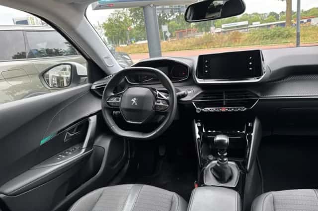 Peugeot 2008 (2021) thumbnail 4