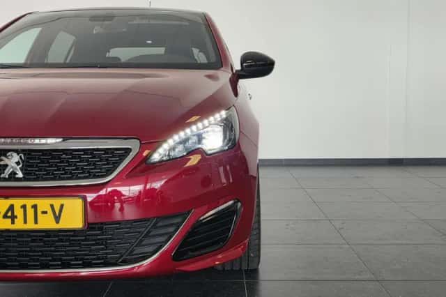 Peugeot 308 (2015) thumbnail 3