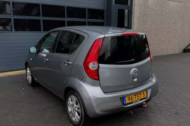 Opel Agila (2012) thumbnail 4