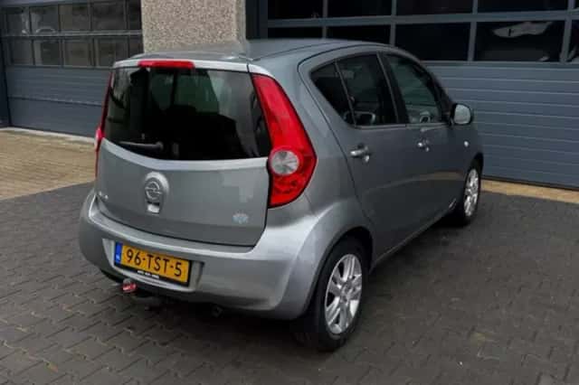 Opel Agila (2012) thumbnail 6
