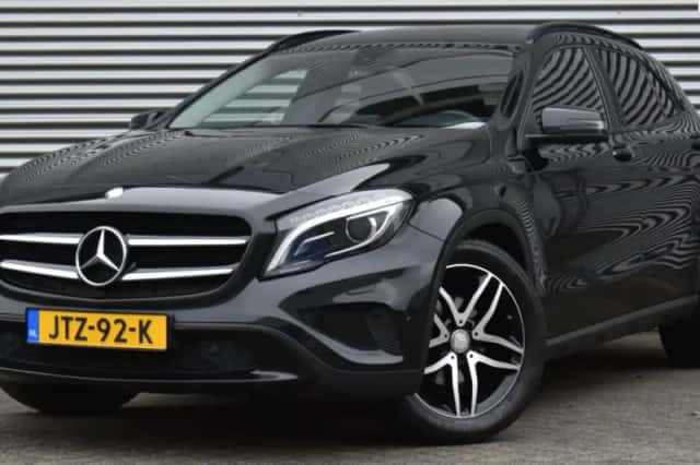 Mercedes-Benz GLA (2016) thumbnail 1