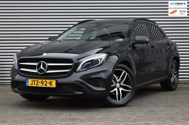 Mercedes-Benz GLA (2016) thumbnail 2