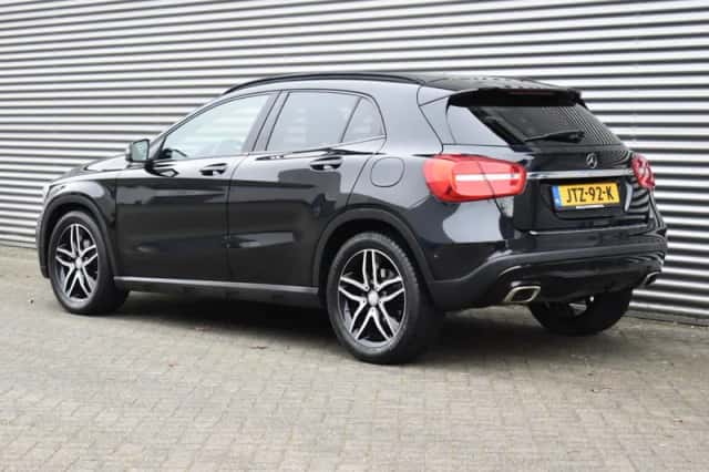 Mercedes-Benz GLA (2016) thumbnail 4