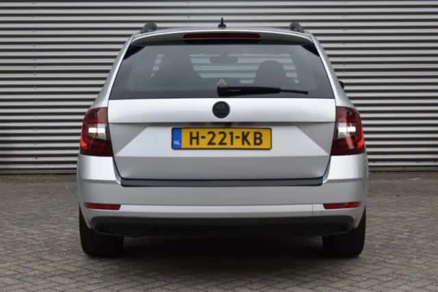 Škoda Octavia (2020) thumbnail 6