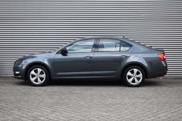 Škoda Octavia (2020) thumbnail 4