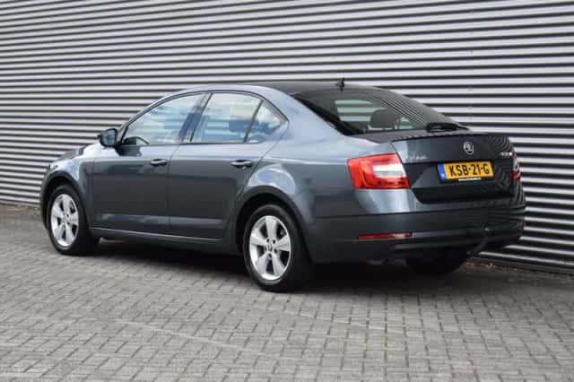 Škoda Octavia (2020) thumbnail 5