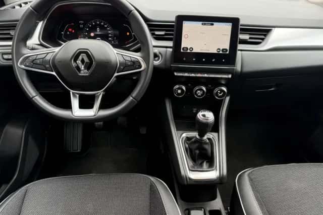 Renault Captur (2022) thumbnail 3