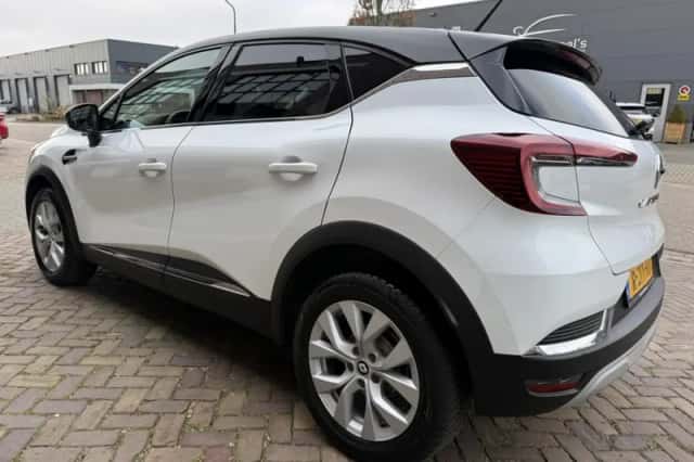 Renault Captur (2022) thumbnail 6