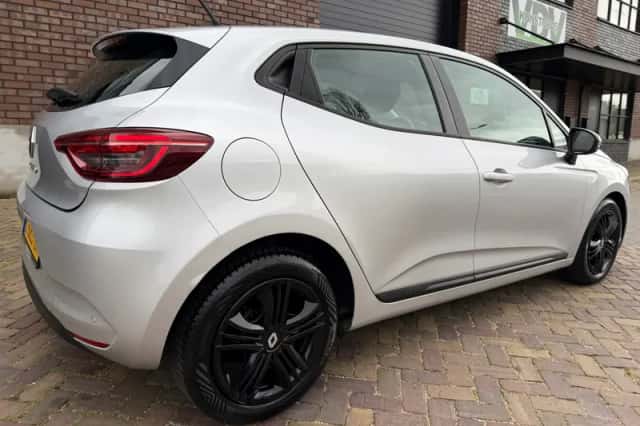 Renault Clio (2021) thumbnail 2