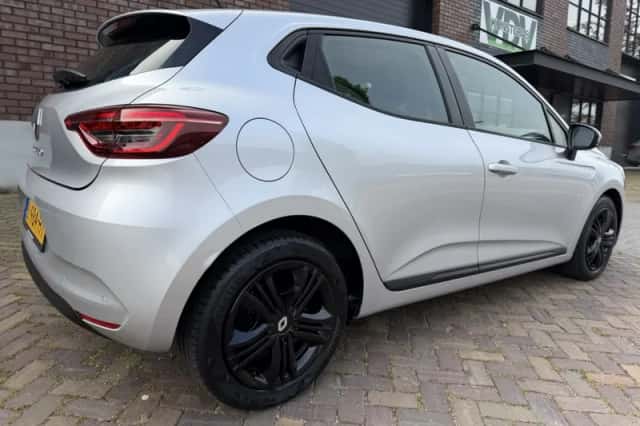 Renault Clio (2021) thumbnail 2