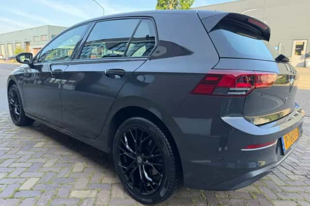 Volkswagen Golf (2022) thumbnail 6