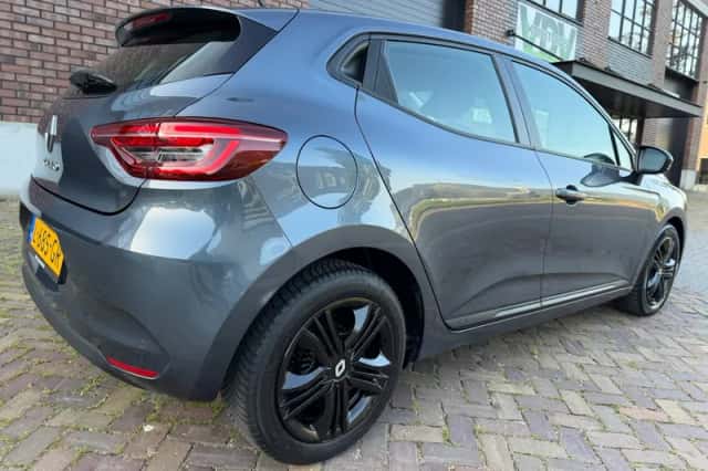 Renault Clio (2021) thumbnail 2