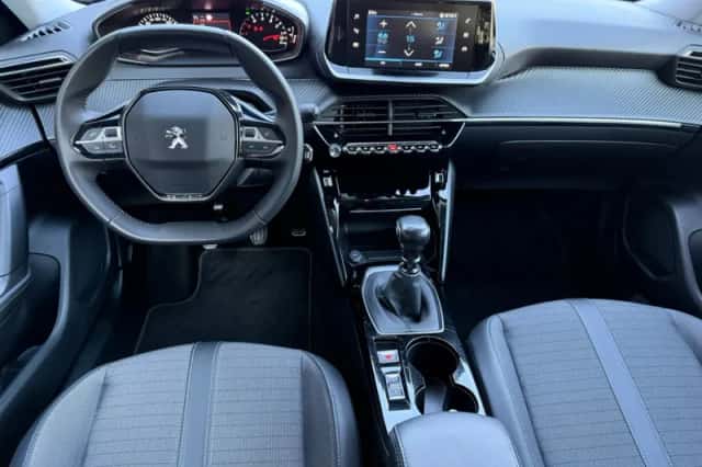 Peugeot 2008 (2022) thumbnail 3