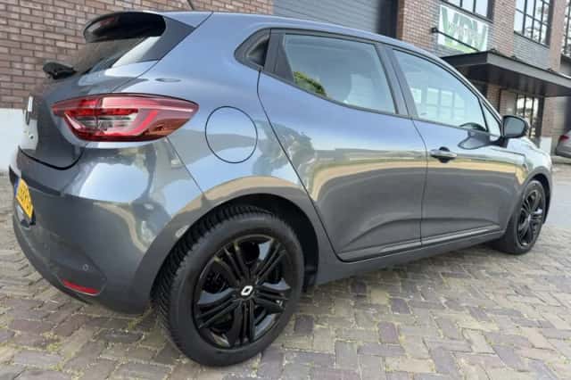 Renault Clio (2021) thumbnail 2