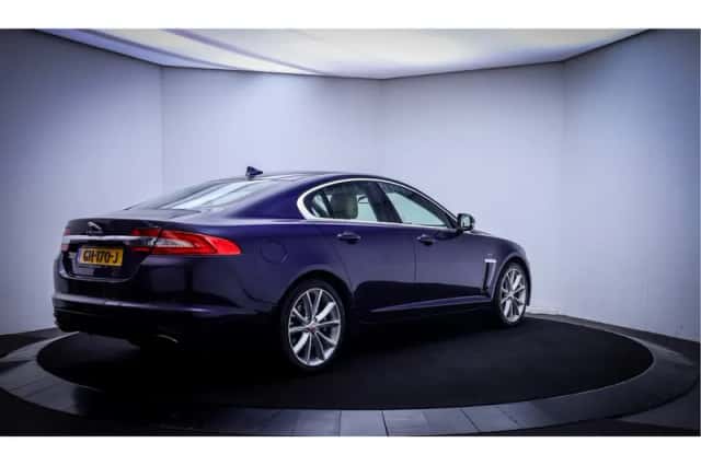 Jaguar XF (2015) thumbnail 5