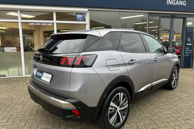 Peugeot 3008 (2024) thumbnail 2