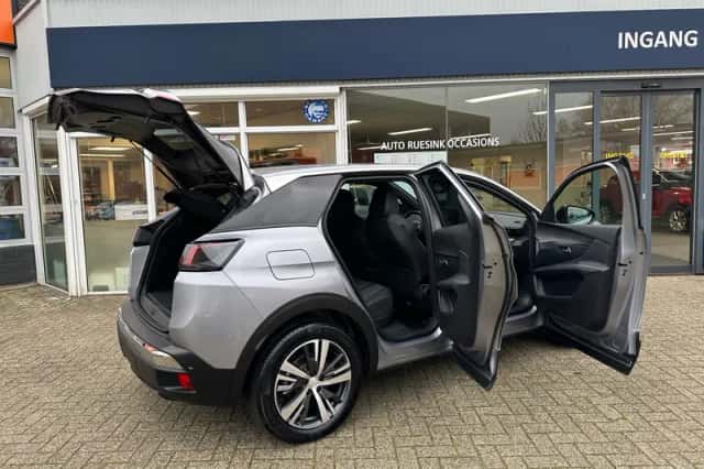 Peugeot 3008 (2024) thumbnail 4