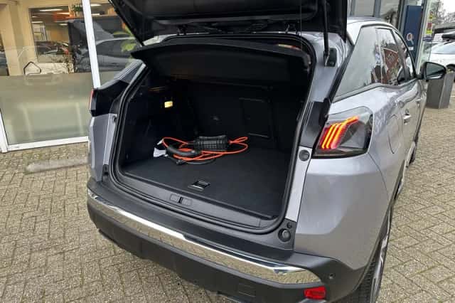 Peugeot 3008 (2024) thumbnail 5